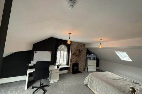 1 bedroom in a house share to rent, Chapel Road, Sale