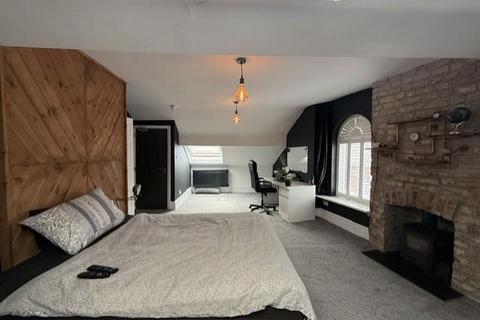 1 bedroom in a house share to rent, Chapel Road, Sale