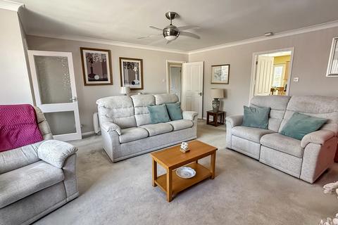 6 Avebury Close, Westbury, BA13 3TE