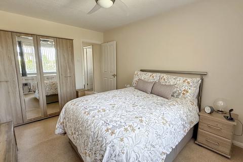 6 Avebury Close, Westbury, BA13 3TE