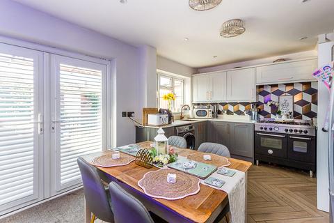 3 bedroom end of terrace house for sale, Whitehouse Court, Rushden NN10