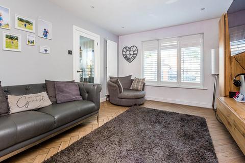 3 bedroom end of terrace house for sale, Whitehouse Court, Rushden NN10