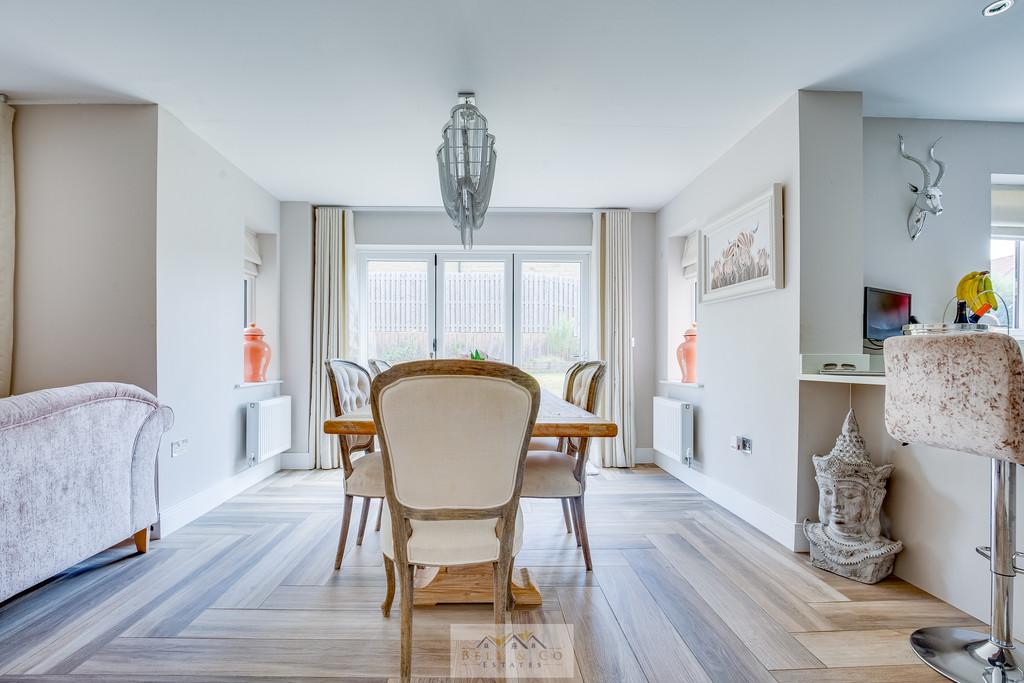 Dining area 1.4