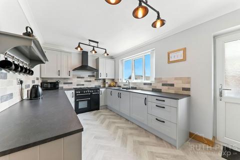 2 bedroom semi-detached bungalow for sale, Valley View, Pontefract WF9