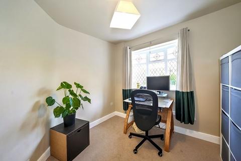 24 Kirkstall Close, Walsall, WS3 2SS