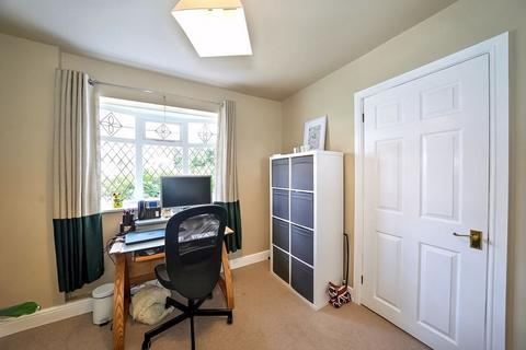 24 Kirkstall Close, Walsall, WS3 2SS