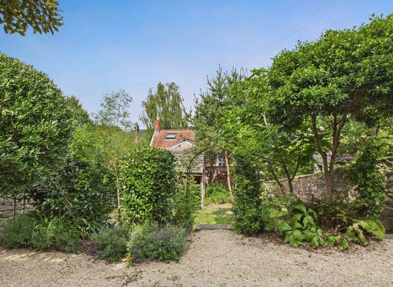 Mid garden