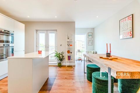2 bedroom flat to rent, Springfield Lane, KT13 8GE