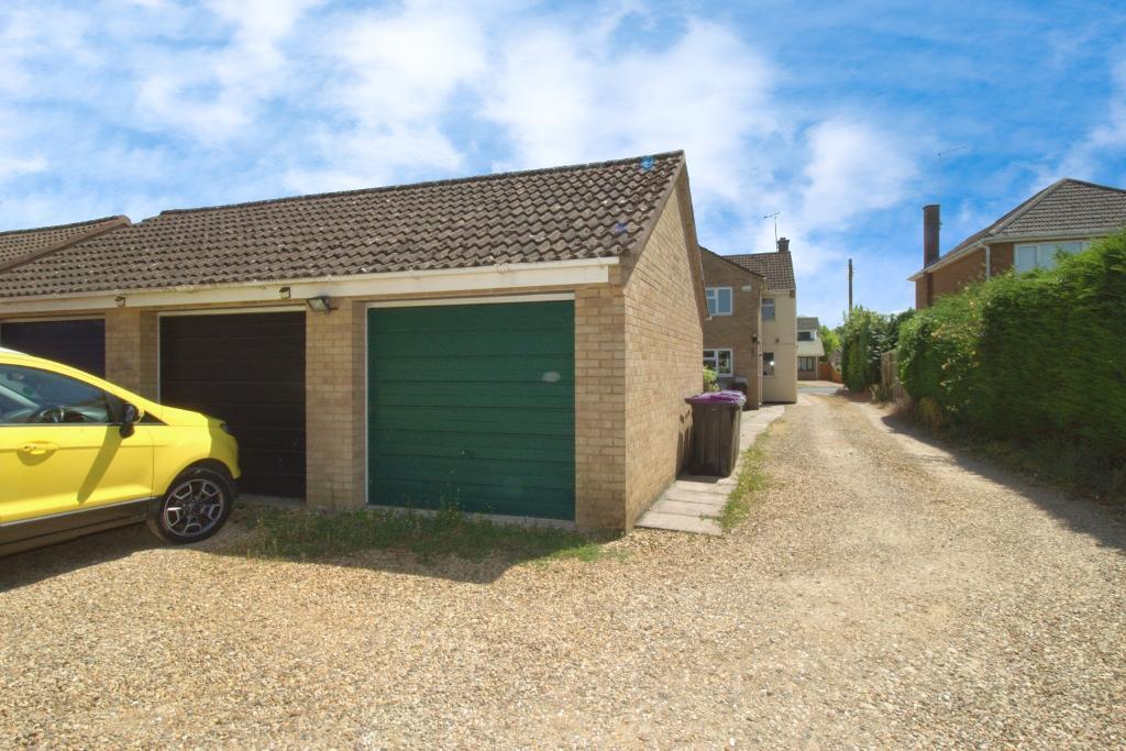 Garage & Parking
