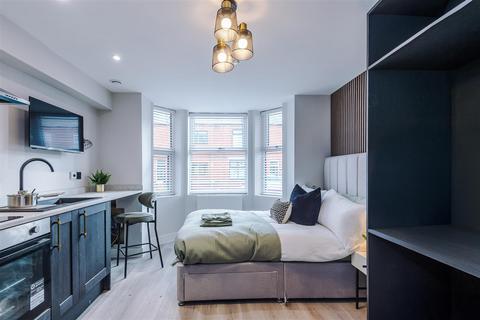 Studio to rent, Rochdale Old Road, Bury BL9