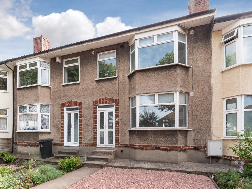 Charming front view of a well-maintained proper...