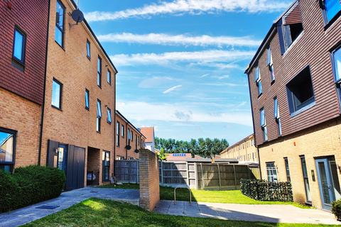 undefined, Fullerton Avenue, Dagenham, RM8