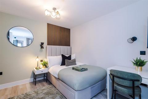 Studio to rent, Rochdale Old Road, Bury BL9