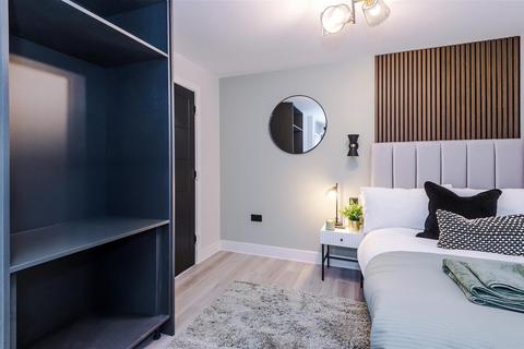 Studio to rent, Rochdale Old Road, Bury BL9