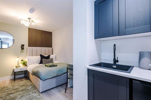 Studio to rent, Rochdale Old Road, Bury BL9