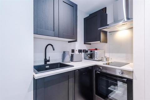 Studio to rent, Rochdale Old Road, Bury BL9