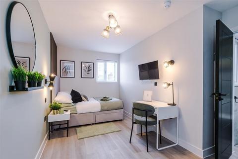 1 bedroom in a house share to rent, Rochdale Old Road, Bury BL9