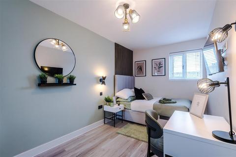 1 bedroom in a house share to rent, Rochdale Old Road, Bury BL9