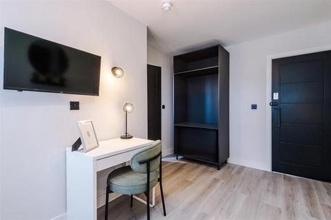 1 bedroom in a house share to rent, Rochdale Old Road, Bury BL9