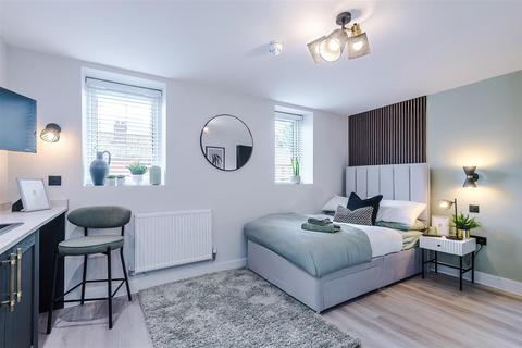 Studio to rent, Rochdale Old Road, Bury BL9