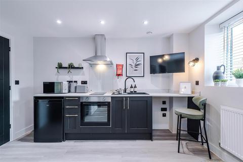 Studio to rent, Rochdale Old Road, Bury BL9