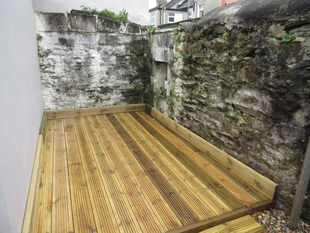 Rear Courtyard Decking Area