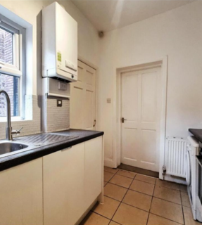 2 bedroom terraced house to rent, De La Pole Avenue, Hull HU3