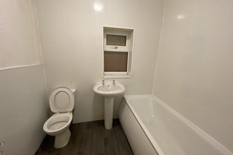 2 bedroom terraced house to rent, De La Pole Avenue, Hull HU3