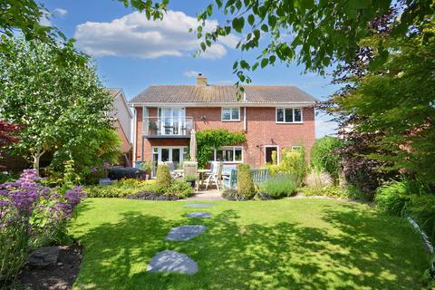 4 bedroom detached house for sale, Hill View Road, Strensham, Worcestershire