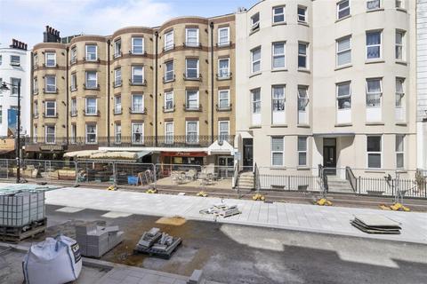 1 bedroom flat for sale, Gladstone Court, Eastbourne BN21