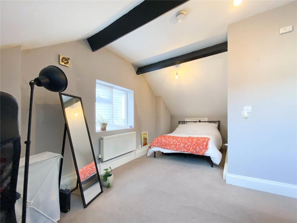 A bright and tidy double bedroom featuring a co...