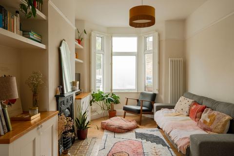 4 bedroom terraced house for sale, Coopers Lane, London E10