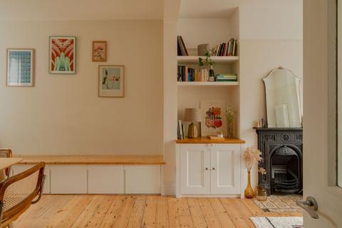 4 bedroom terraced house for sale, Coopers Lane, London E10