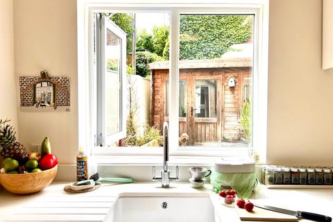 159 Mina Road, Bristol, BS2 9YQ