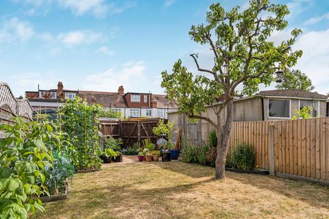 5 Derrick Road, Beckenham, BR3 3QG
