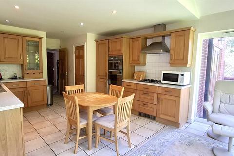 undefined, Ffordd Cae Canol, Trefnant
