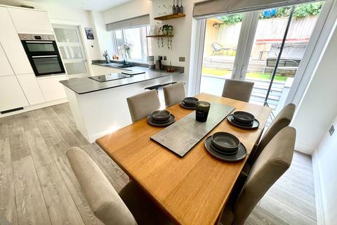20 Emlyn Fields, St Austell, PL25 3UL