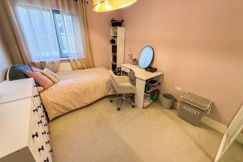 2 bedroom apartment for sale, Lovett Place, Gobowen