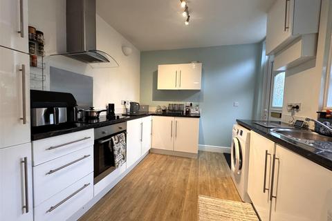 3 bedroom terraced house for sale, Top Row, Darton, Barnsley