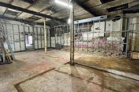 Industrial unit to rent, 14 Hillfoot St Glasgow G31 2LF