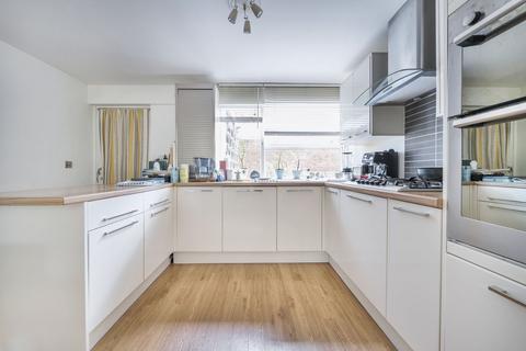 3, Pope Court Parkleys, Richmond, TW10 5LS