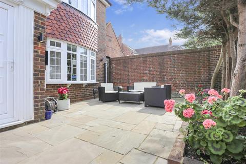 3 bedroom house to rent, Lansdowne Road, Hove