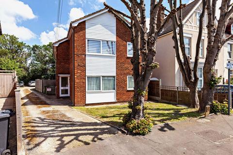 1 bedroom flat to rent, Linden Street, Romford, RM7
