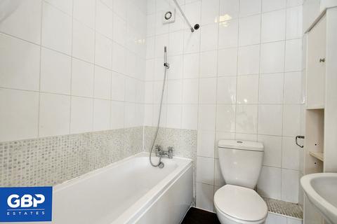 1 bedroom flat to rent, Knightsbridge Gardens, Romford, RM7