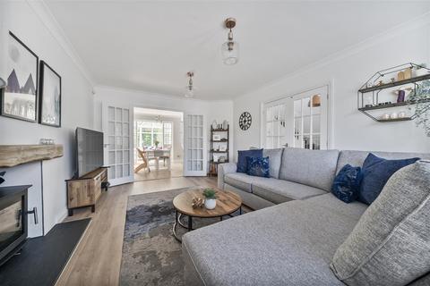 3 bedroom detached house for sale, Heath Side, Crofton
