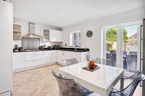 4 bedroom semi-detached house for sale, Poplar Close, Epsom, KT17