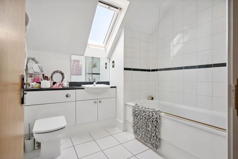 7 Poplar Close, Epsom, KT17 3LH