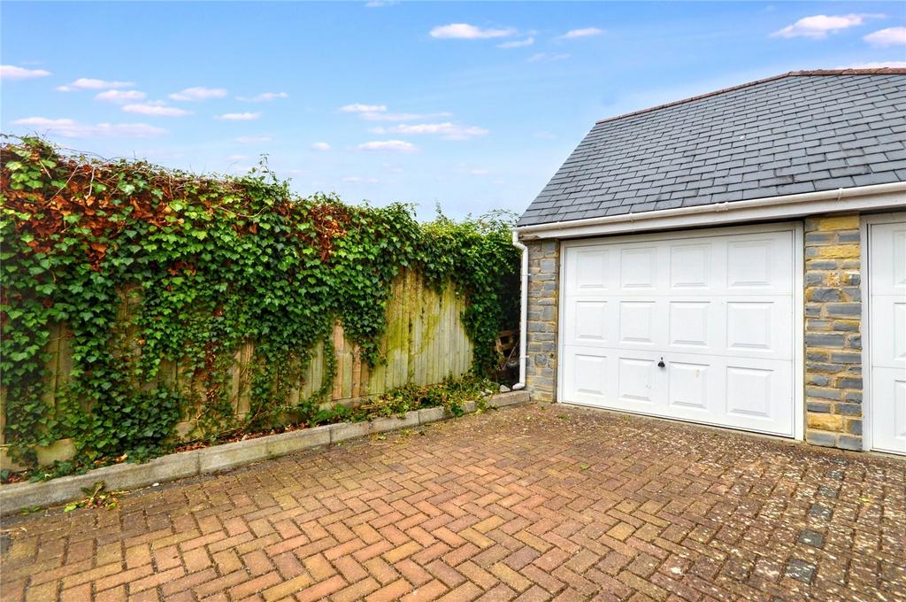 Garage/Parking