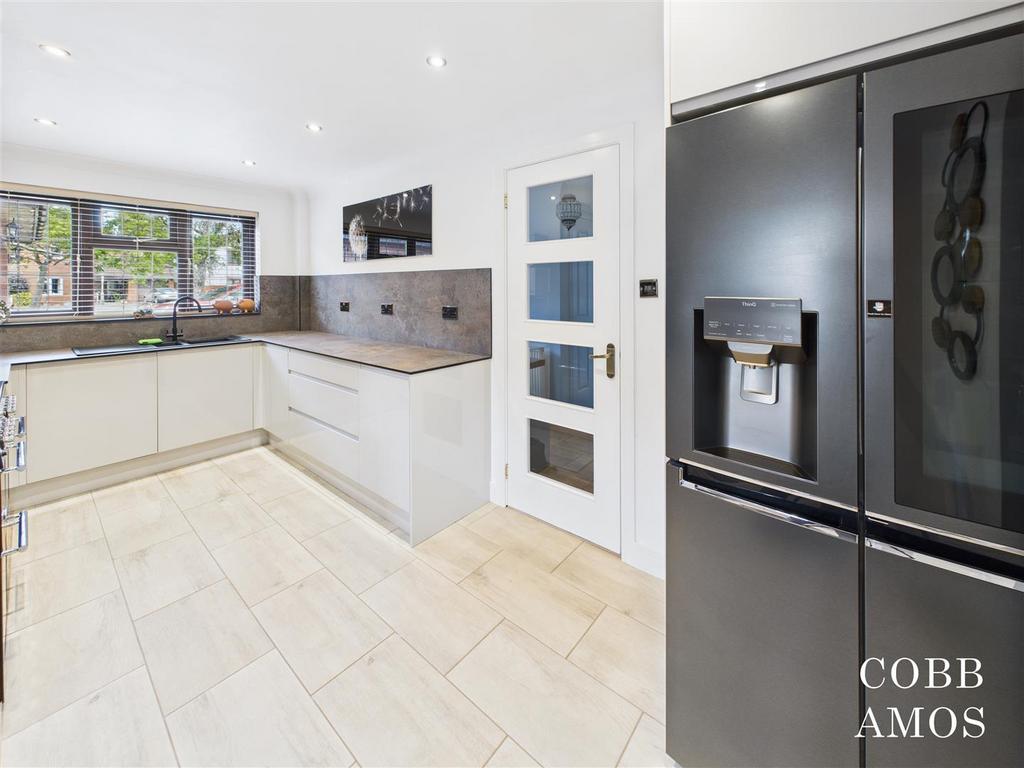 CAM02803 G0-PR0201-STILL007.jpg