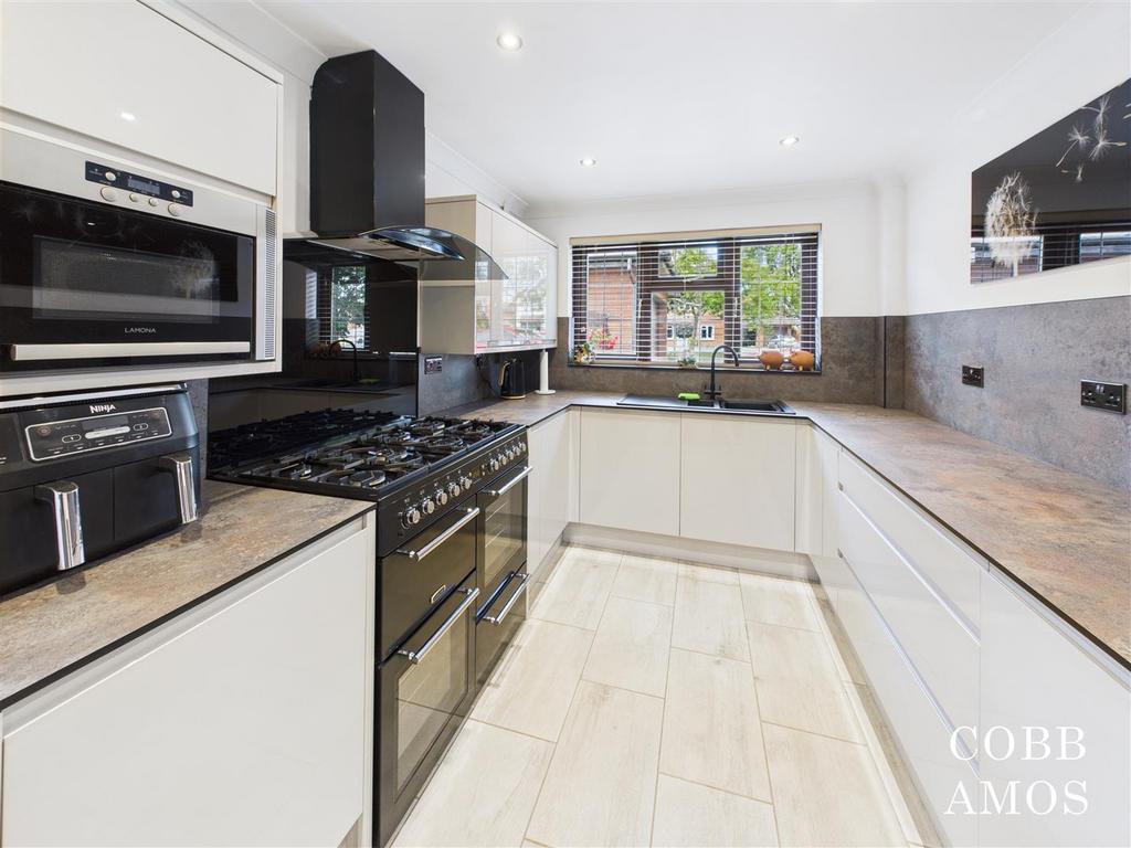 CAM02803 G0-PR0201-STILL006.jpg